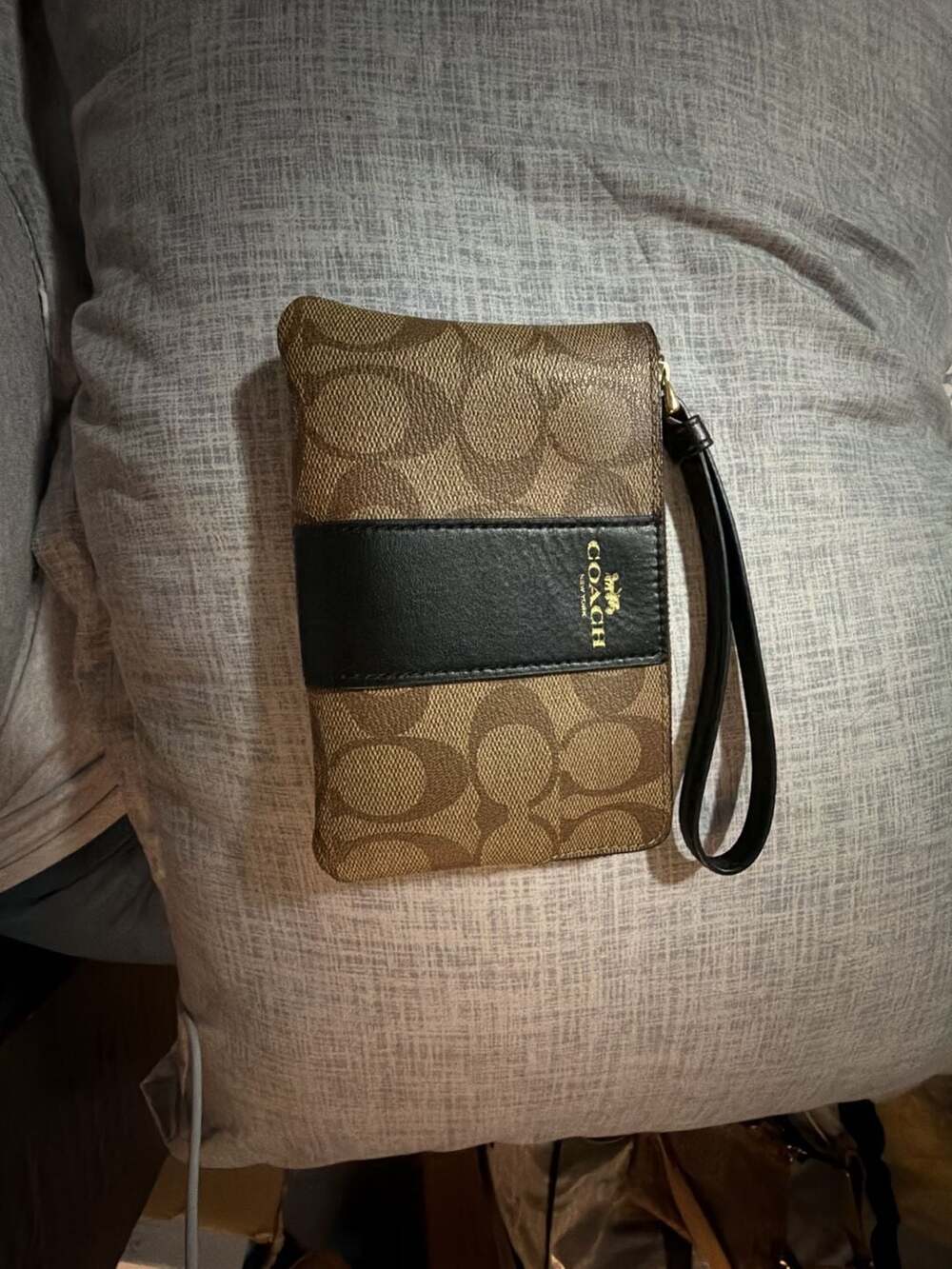 Coach Women's Small Corner Zip Wristlet in Signature Canvas (Tan / Black) - .com